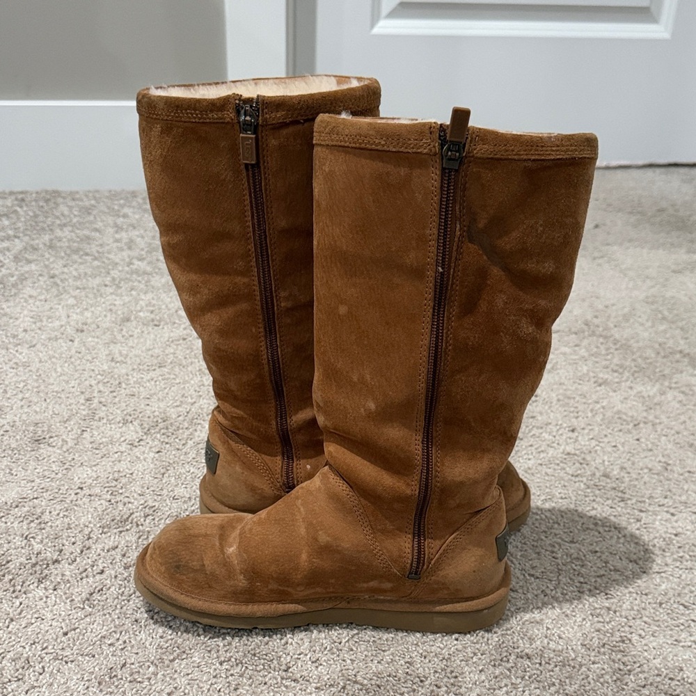 Ugg tall boot with zipper